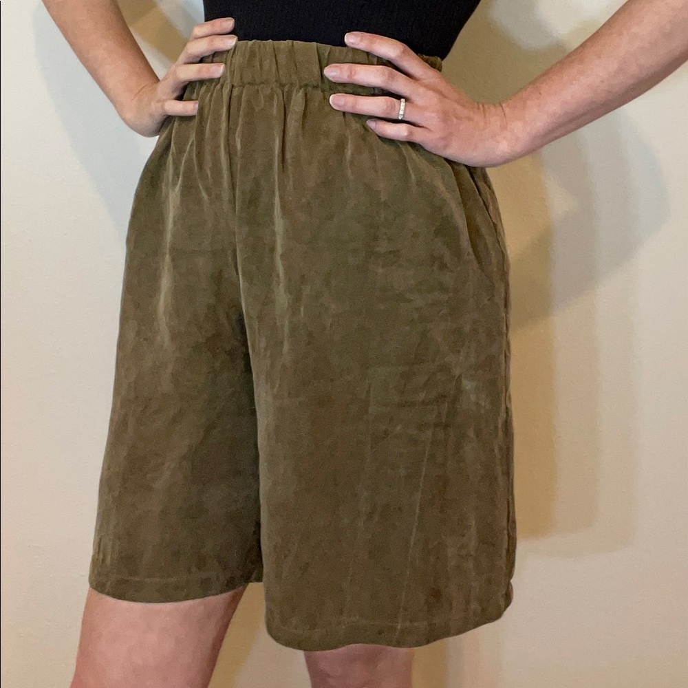 Vintage Carolyn Dewey | High Rise Military Green Shorts | Size XS